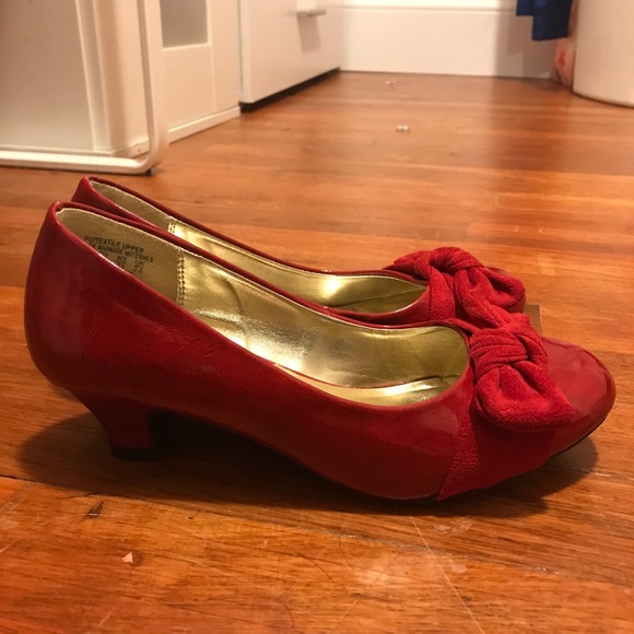 🎄 Children’s red shoes 🎄 - Picture 1 of 4